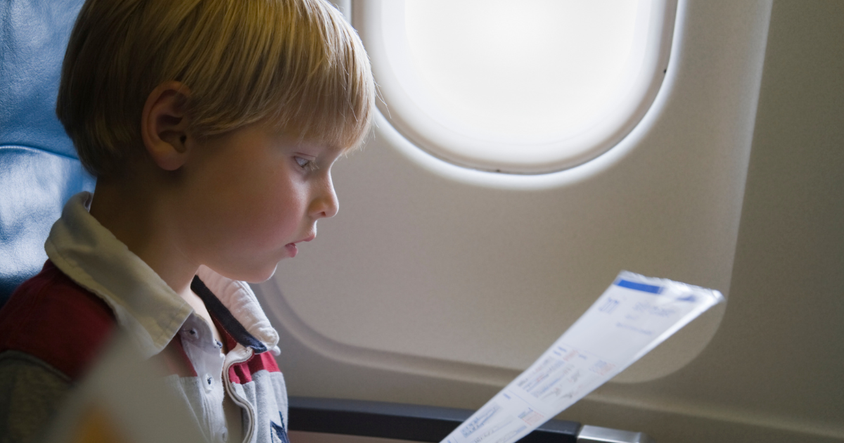 飛行機で子連れは不安…「荷物は何が必要？静かにできる？忘れ物したら終わり？」